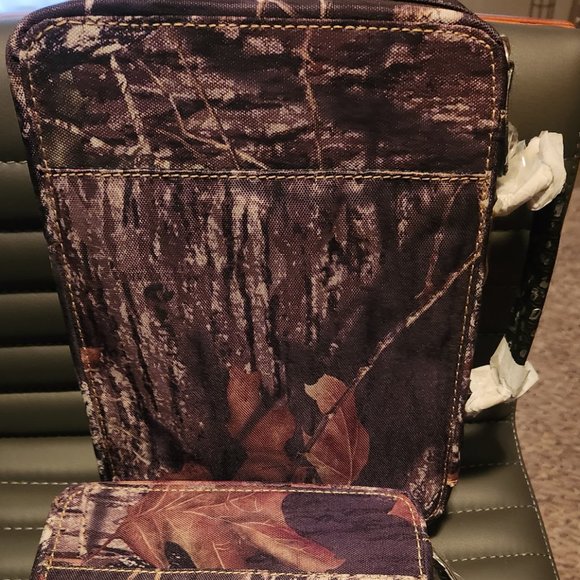 Brand New Mossy Oak Studded Bible Covers (1 Available) - Picture 12 of 16